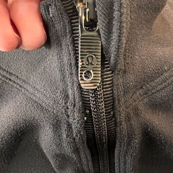 Lululemon It’s Rulu Black 3/4 Zip Long Sleeve Top Slim Fit Cropped Fits Like 10 - Picture 5 of 7